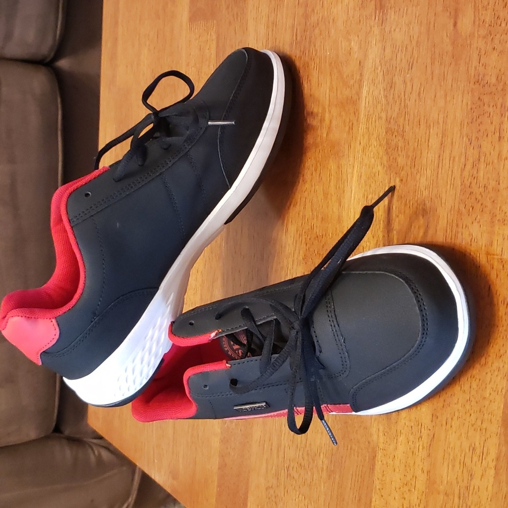 NWOT New Fashion Sneakers Size 9M Unisex